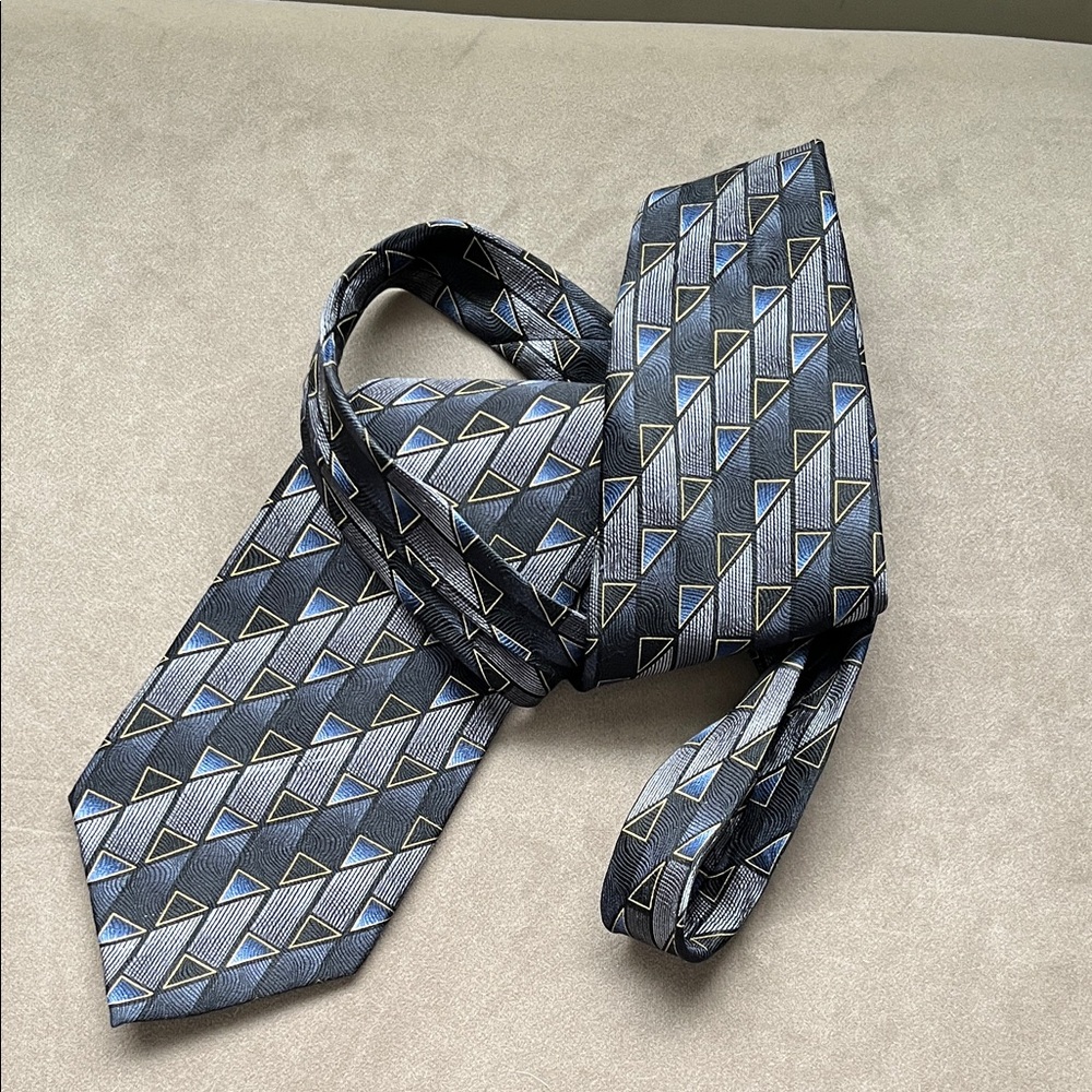 Franco Di Napoli Silk Elegant Triangle Patterned Tie in Blue and Black